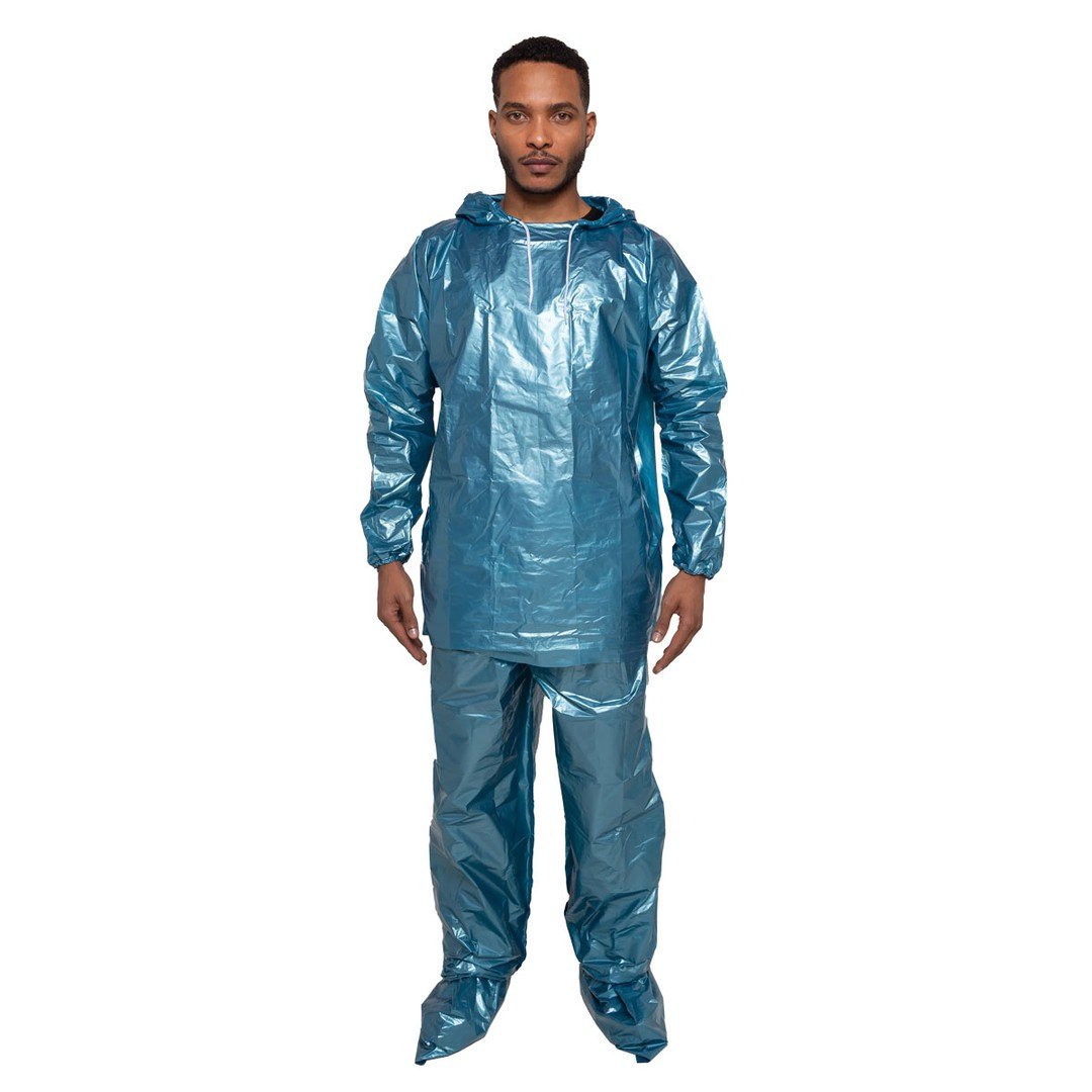 Traje azul claro, de frente